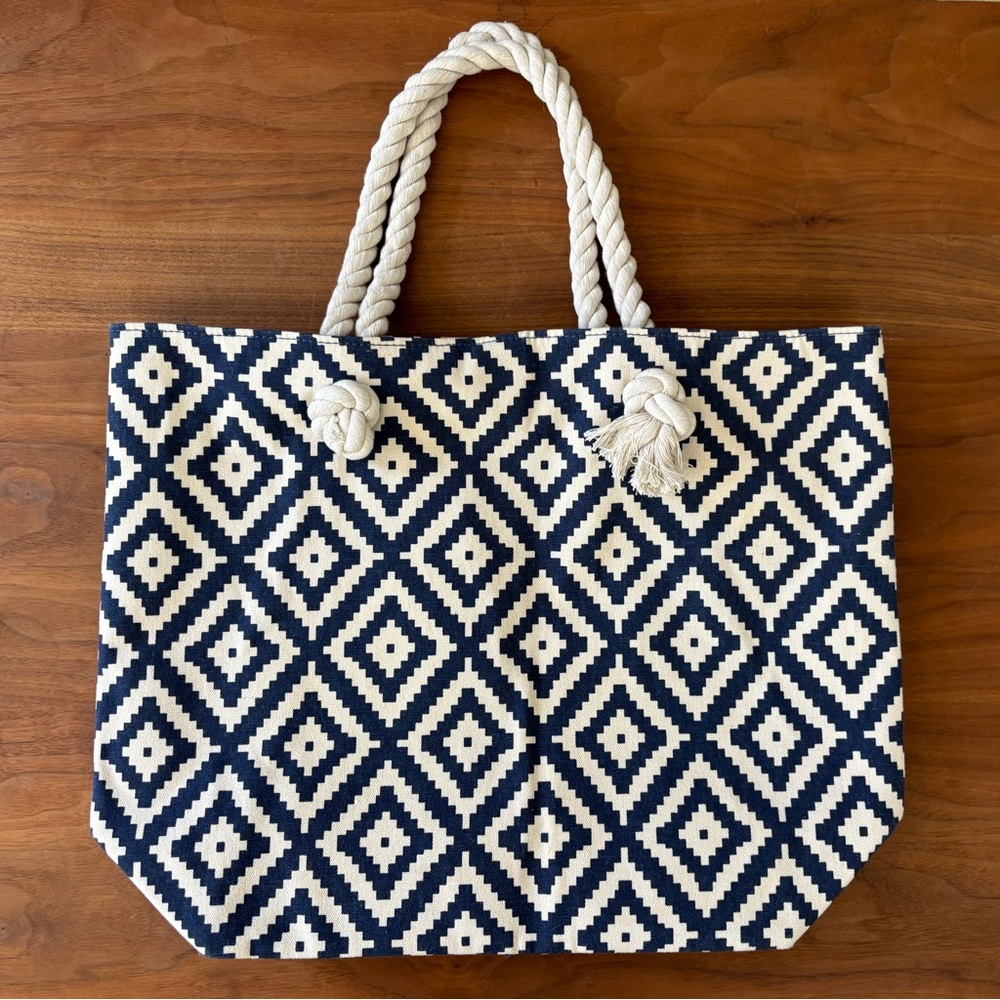 Tote Bag by Summer & Rose - Navy Blue - Picture 8 of 12